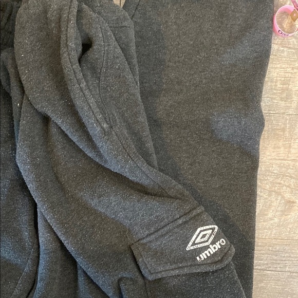 Umbro Black Track Pants with Tapered Ankle Design - Picture 4 of 6